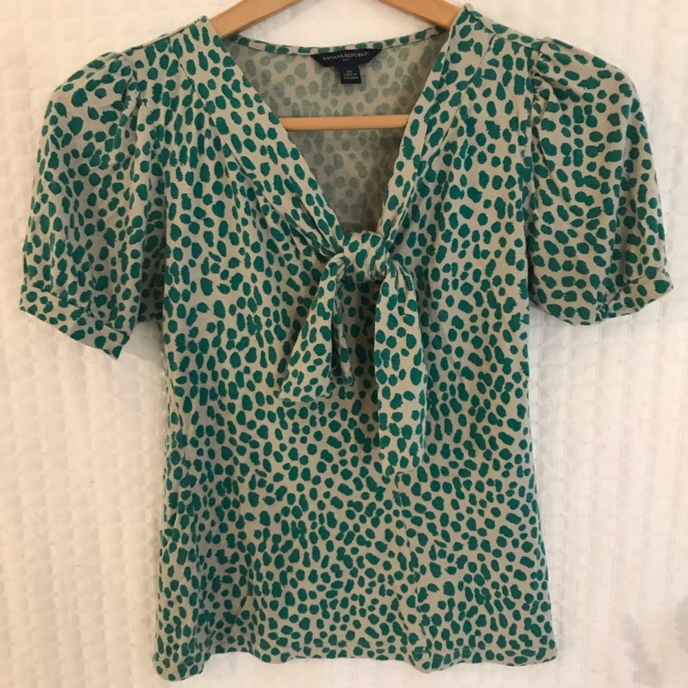 Banana Republic short sleeve top.